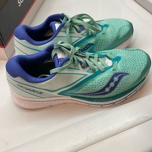 Saucony Kinvara 9 women’s size 9M NEW!